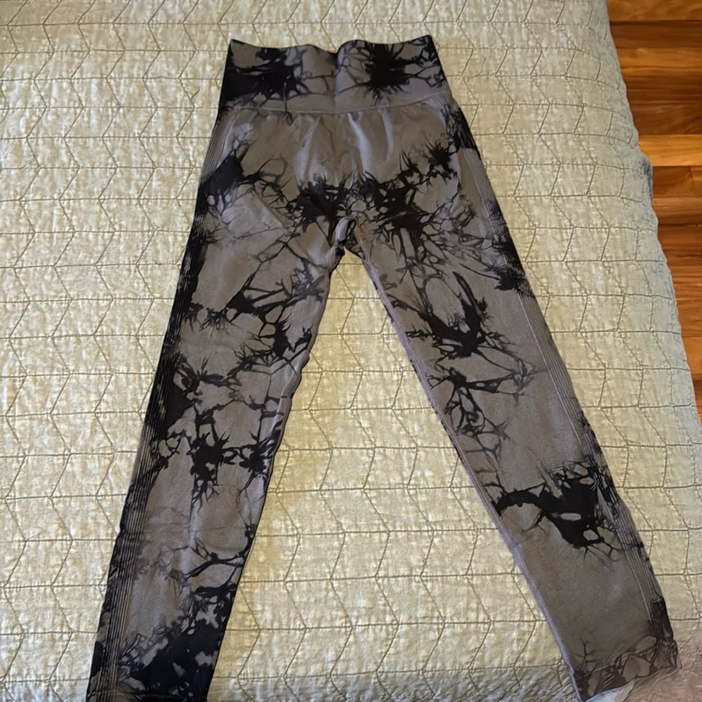 Black and grey leggings
